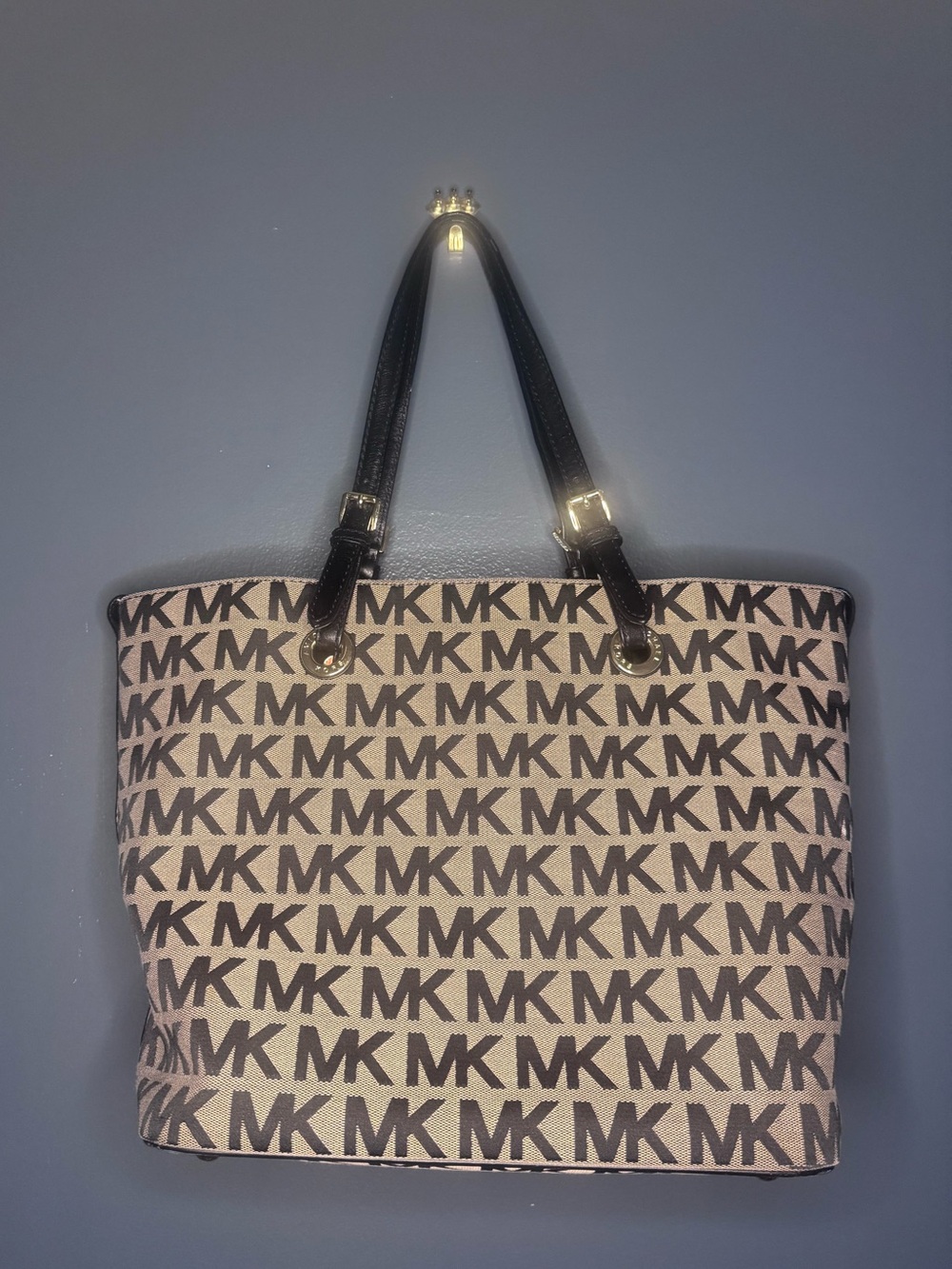 Michael Kors MK Logo on Tote black Gold Hardware purse handbag & wristlet walle